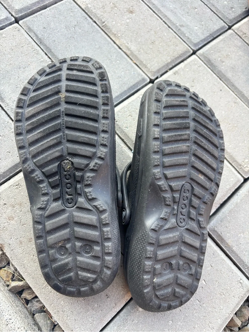 These are black lined classic black CROC Clogs featuring holiday Jibbitz charms